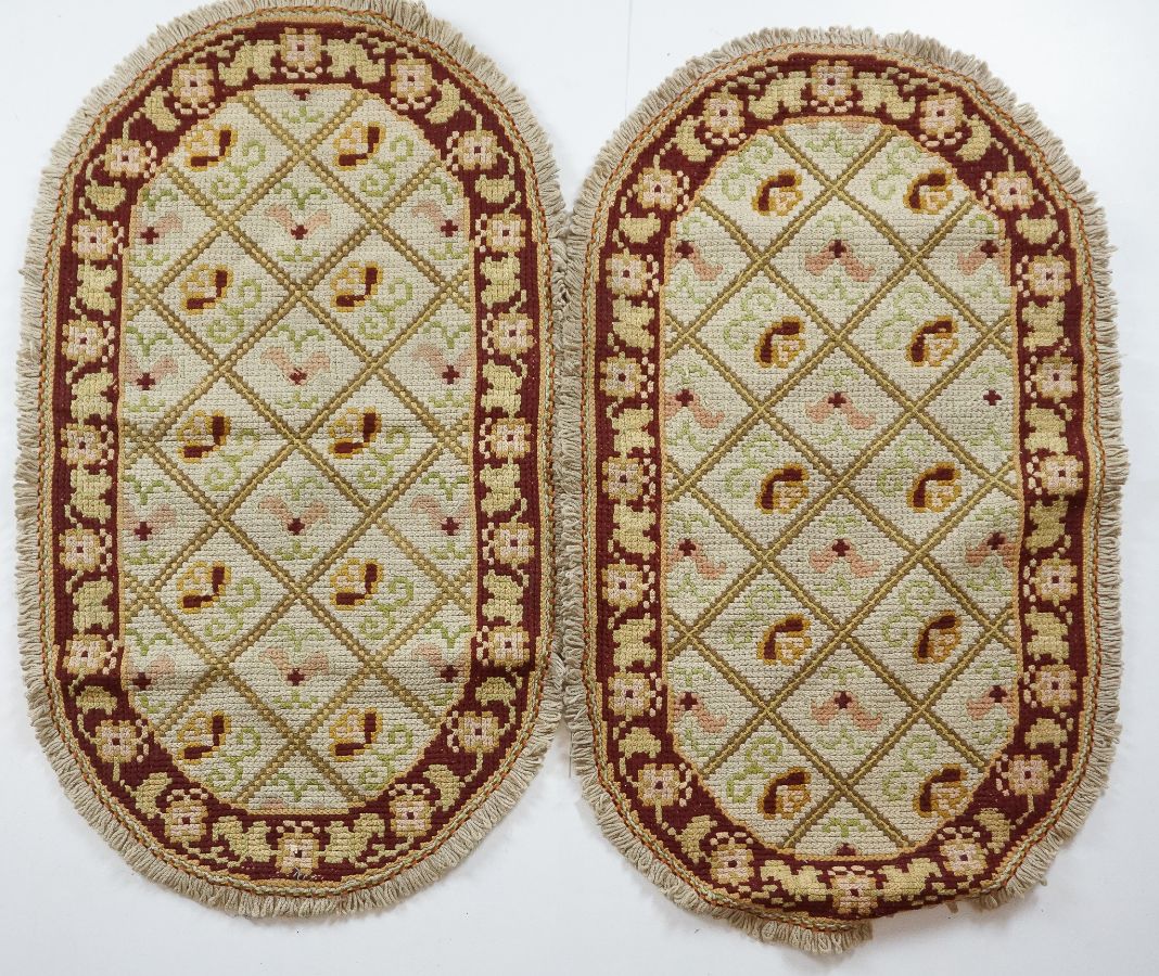Par de Tapetes de Arraiolos