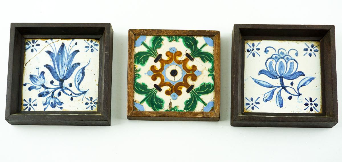 Três Azulejos Antigos