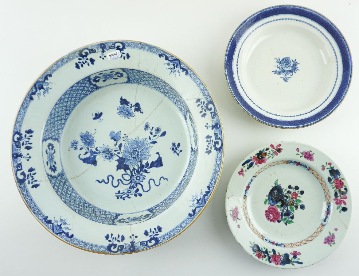 Três Peças em Porcelana da China