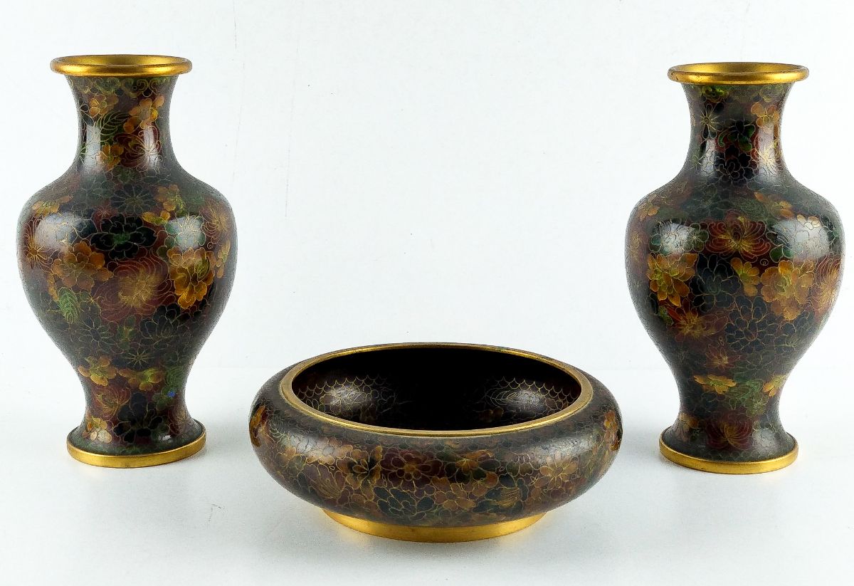 Três peças em cloisonné