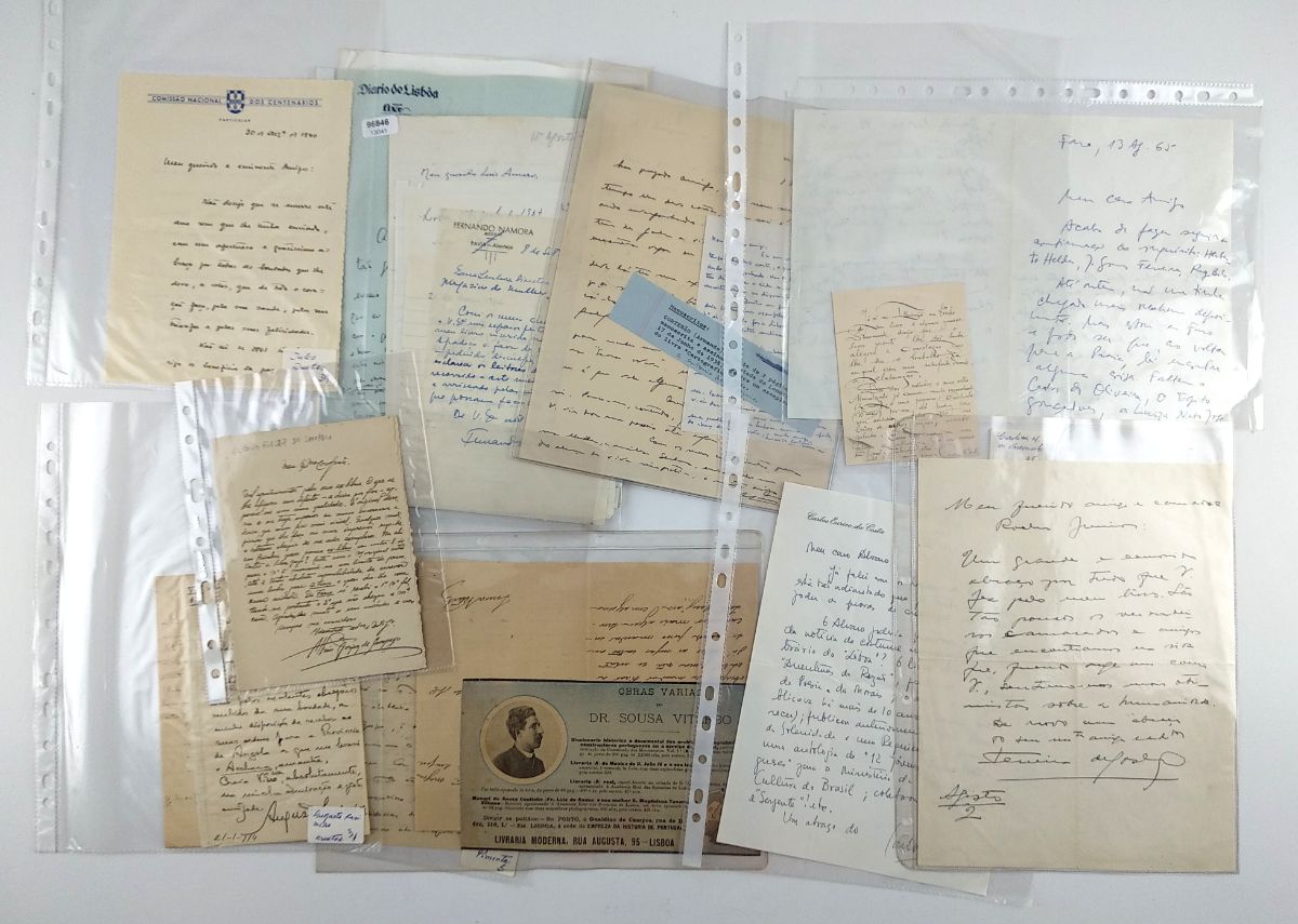 Conjunto importante de 43 cartas manuscritas de escritores.