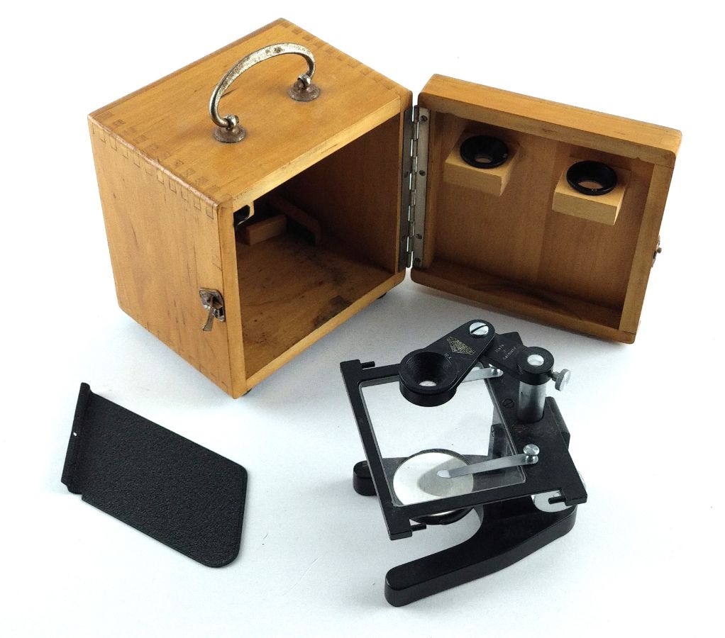 Microscópio Alemão