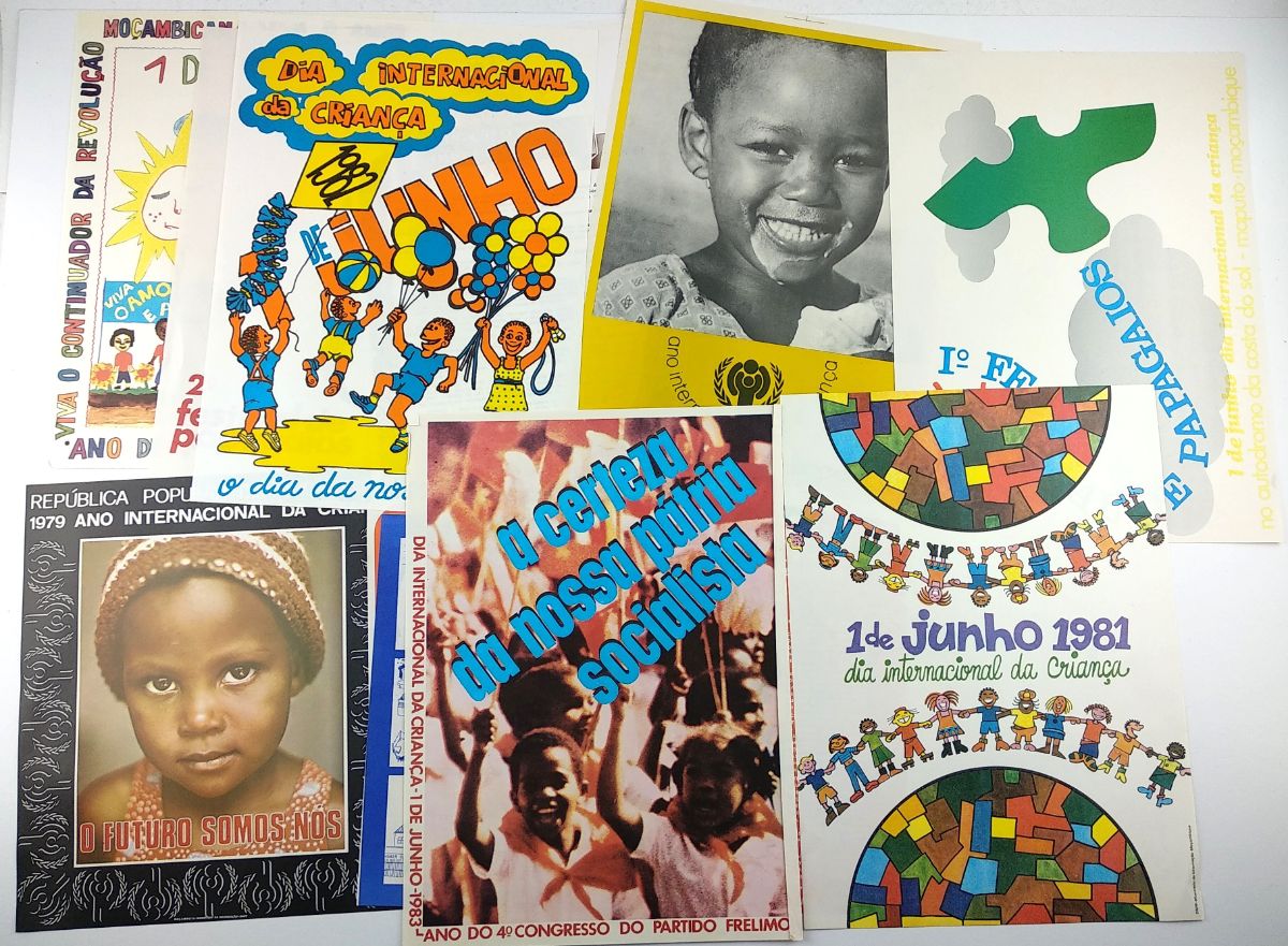 Três Pastas Africanas com cartazes