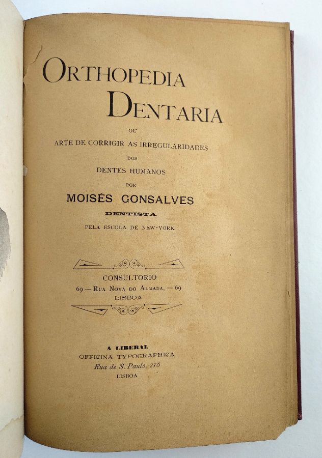 Livro pioneiro sobre Medicina Dentária