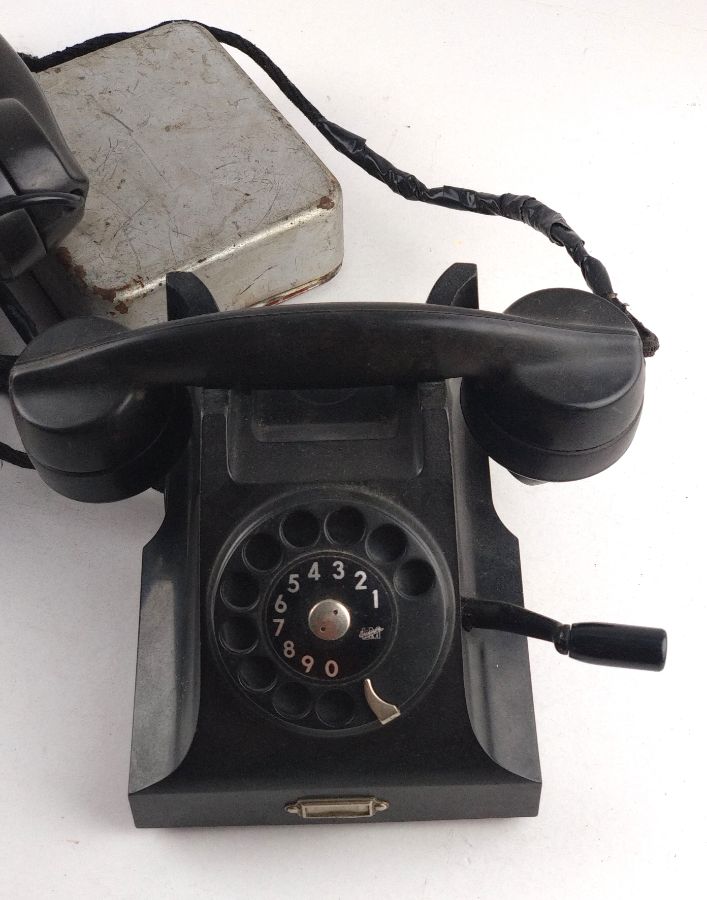 Dois Telefones Antigos