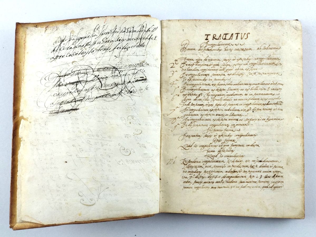 Livro manuscrito tratado