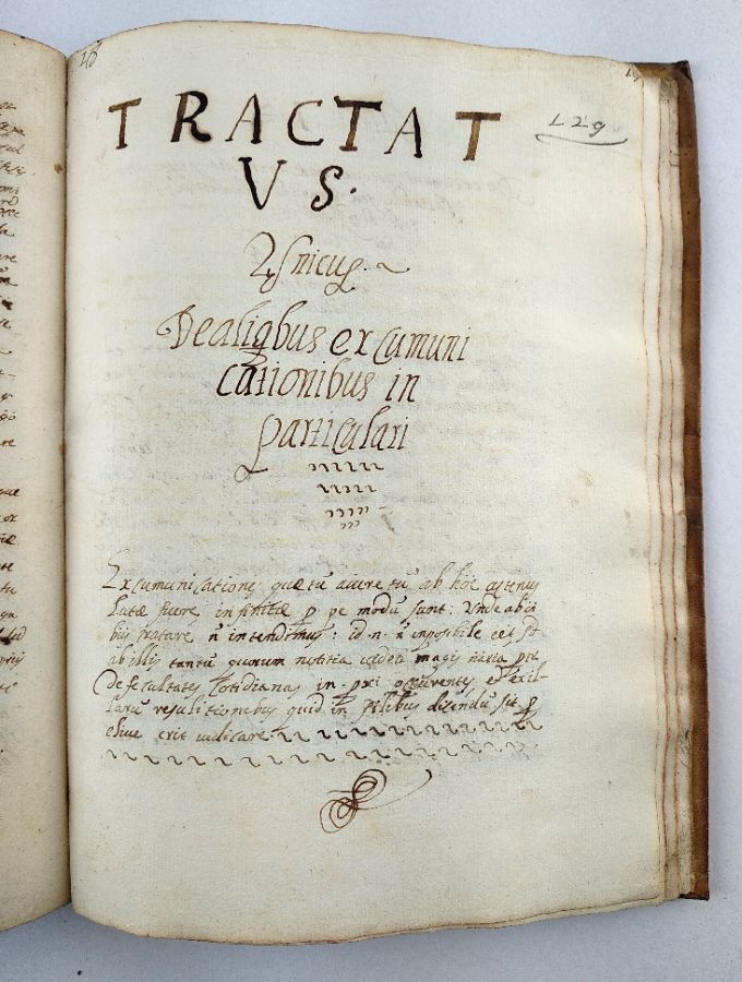 Livro manuscrito tratado