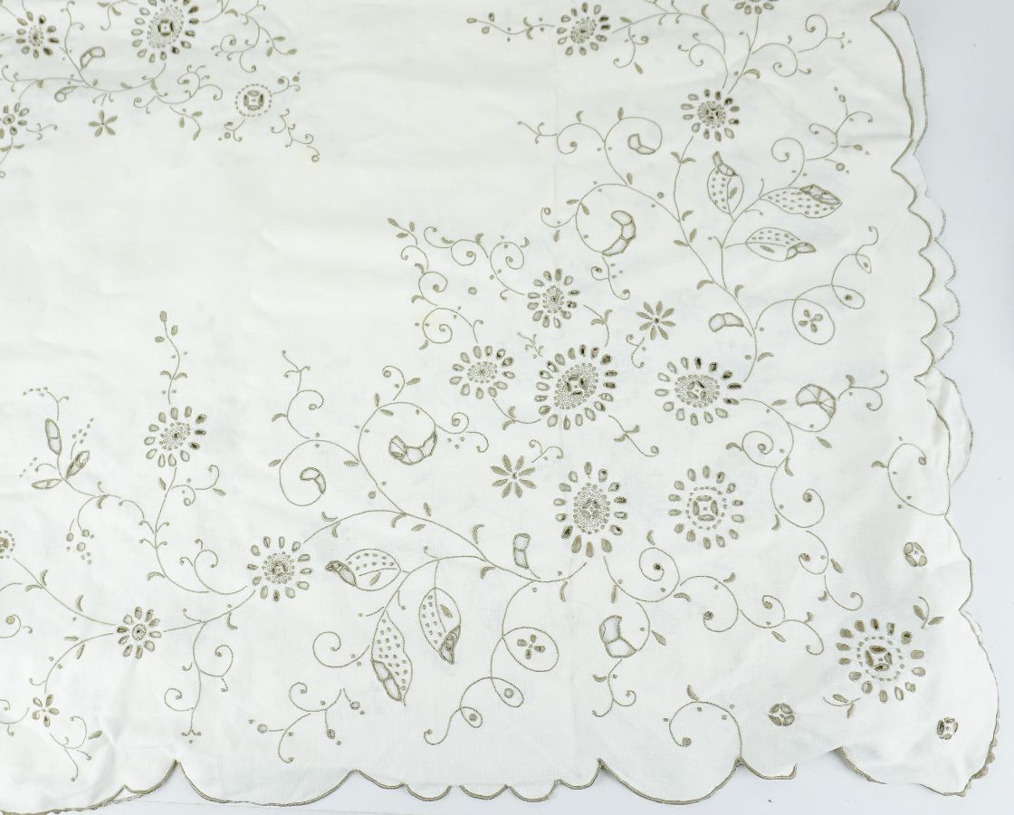 Toalha de Mesa com bordados