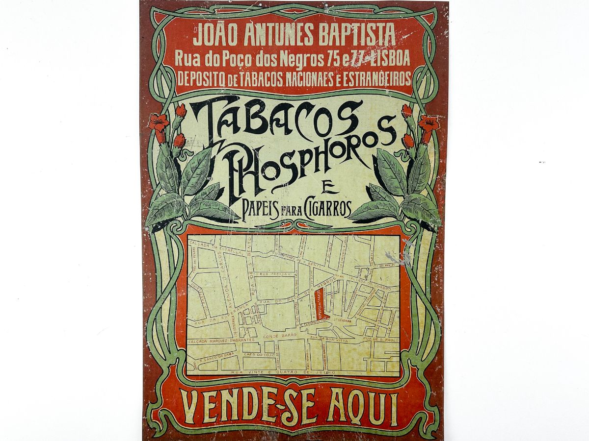 Placa publicitária estilo Arte Nova antiga para venda de Tabacos e afins