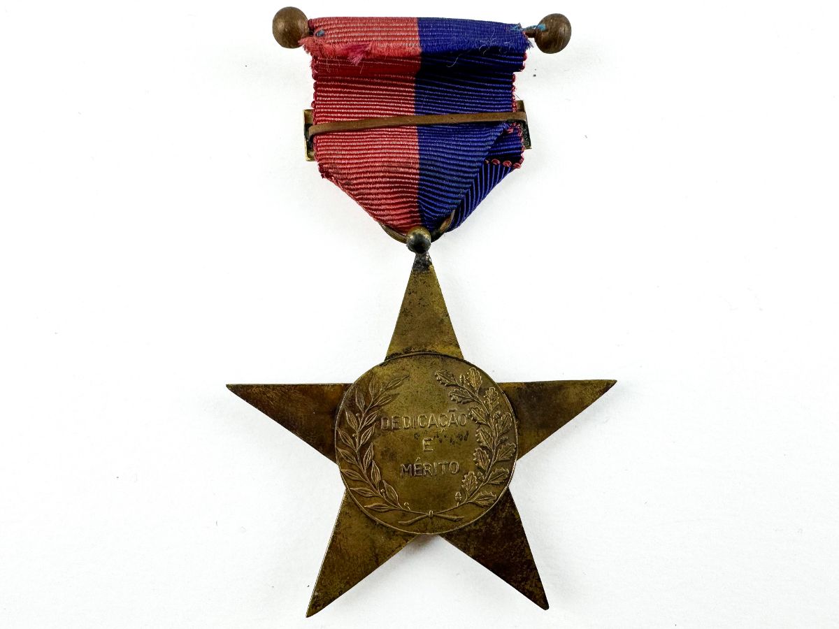 Medalha de dedicação e Mérito no Ultramar