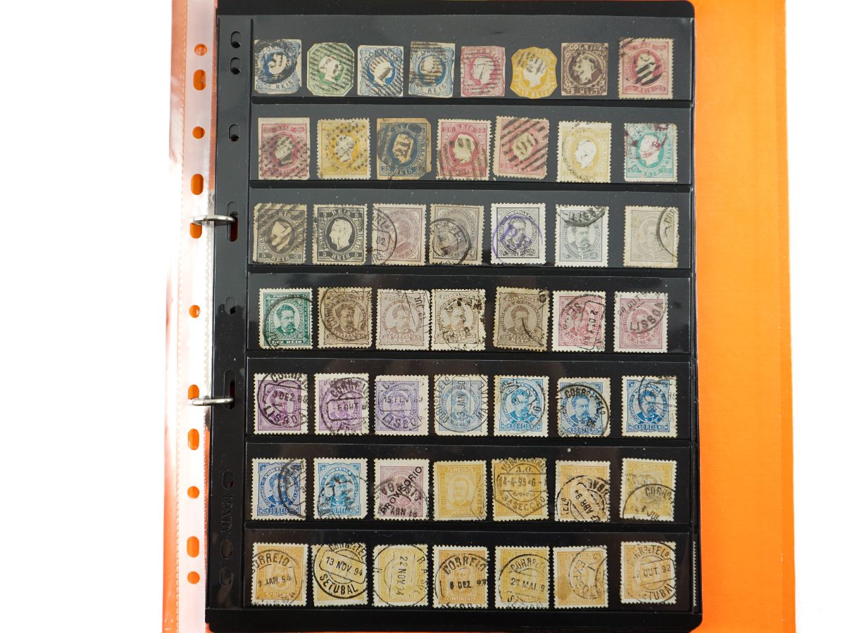 Coleção de aproximadamente 1.000 selos