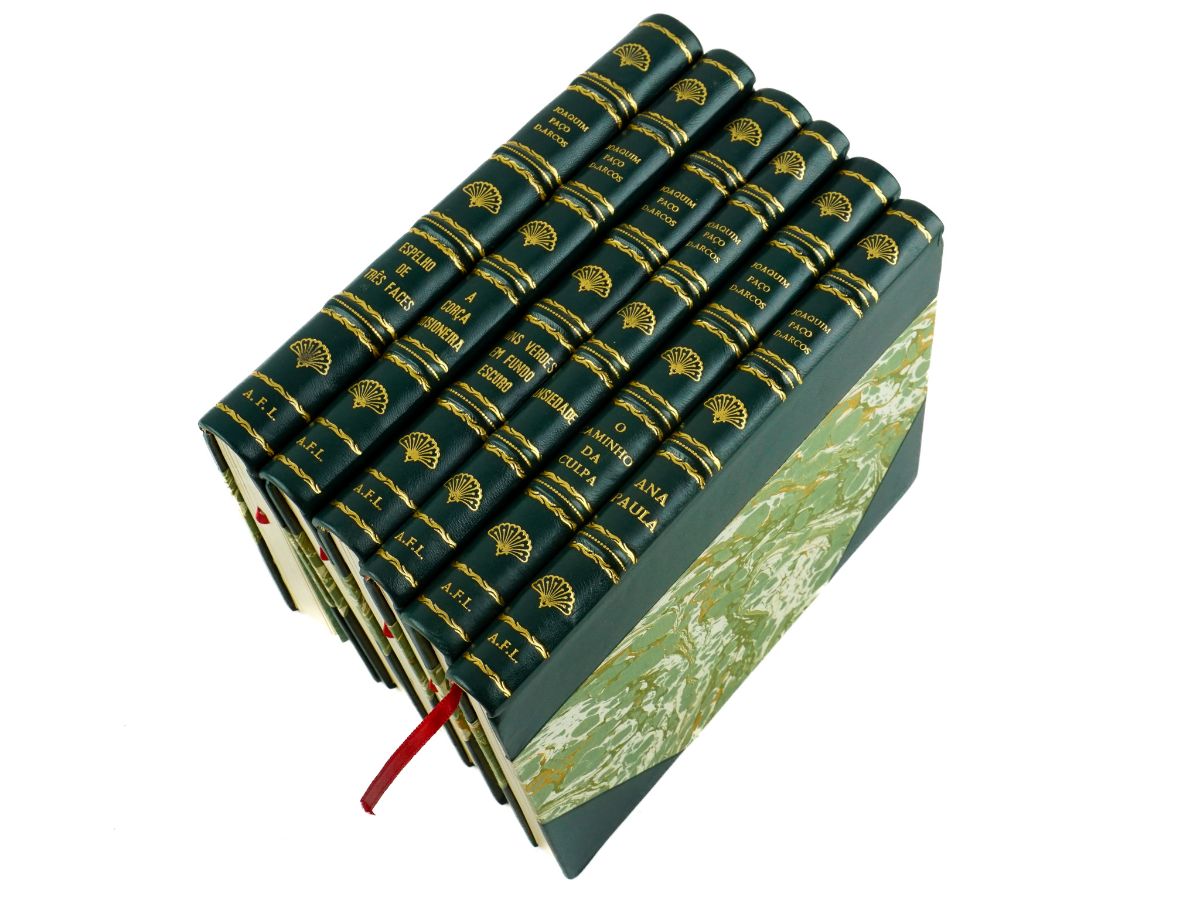 Um lote de livros do renomado autor Joaquim Paço D’Arcos
