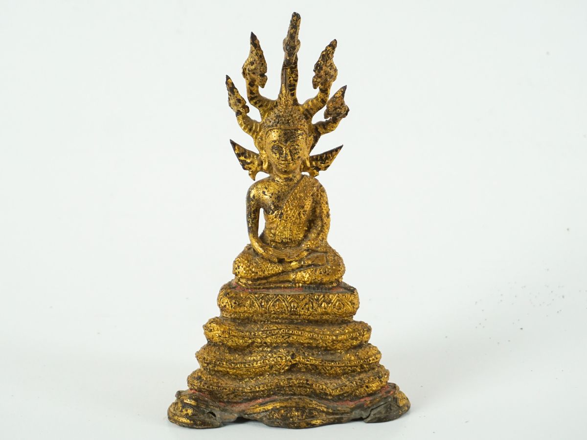 Buda sentado