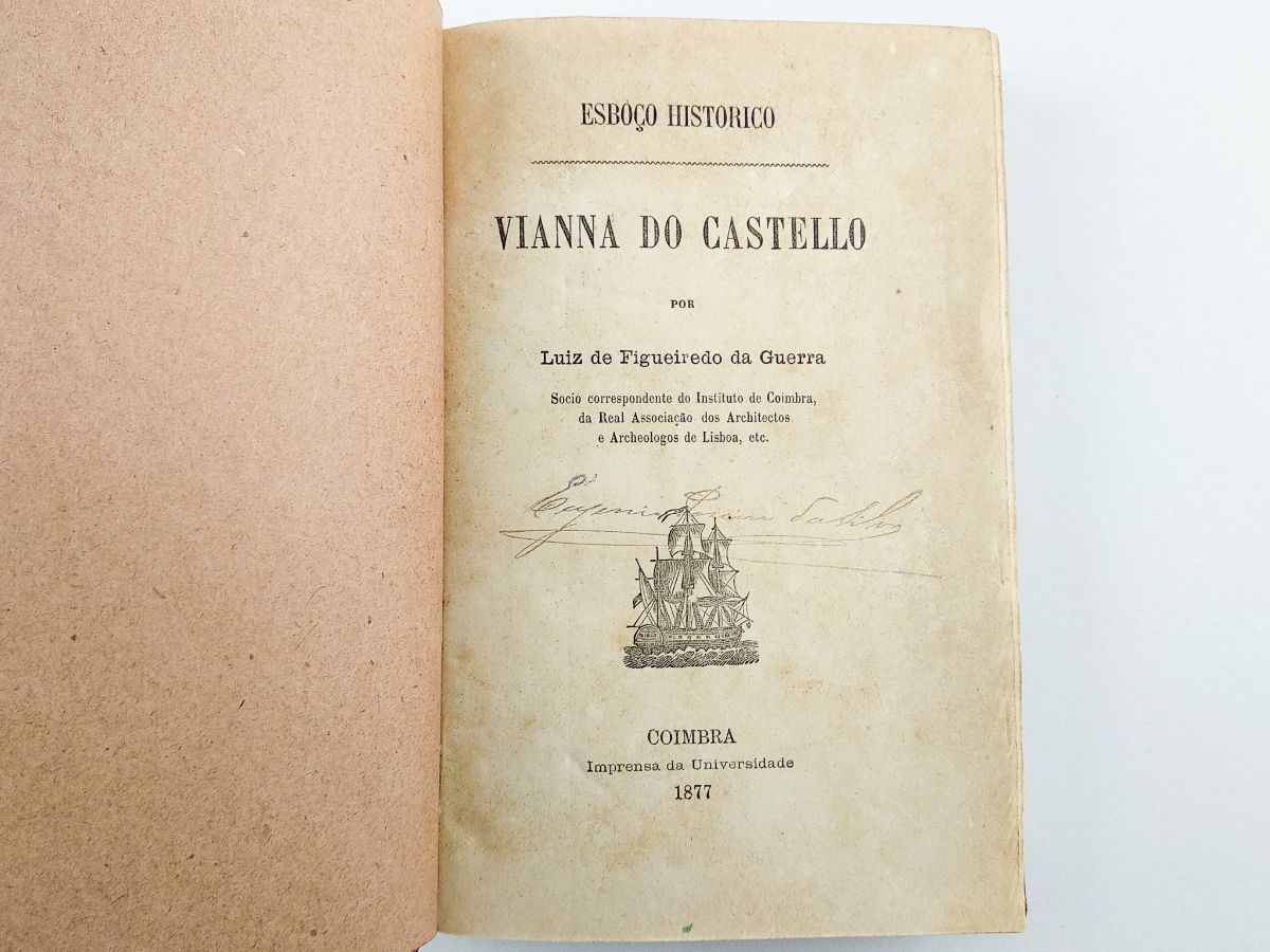 8 livros numa encadernação