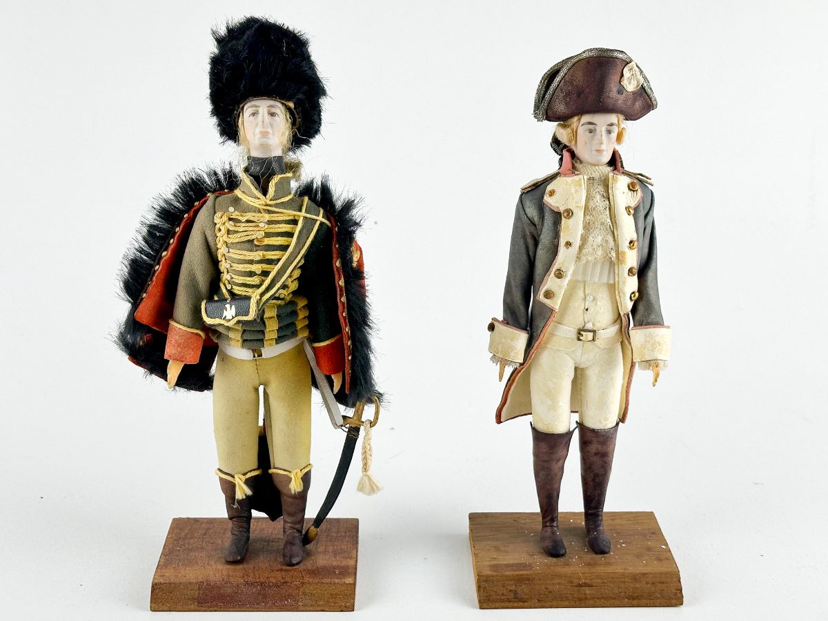 2 Figuras de militares
