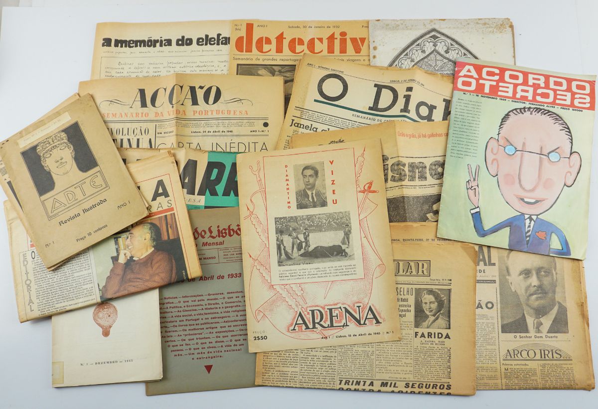 Números 1 de jornais e publicações diversas