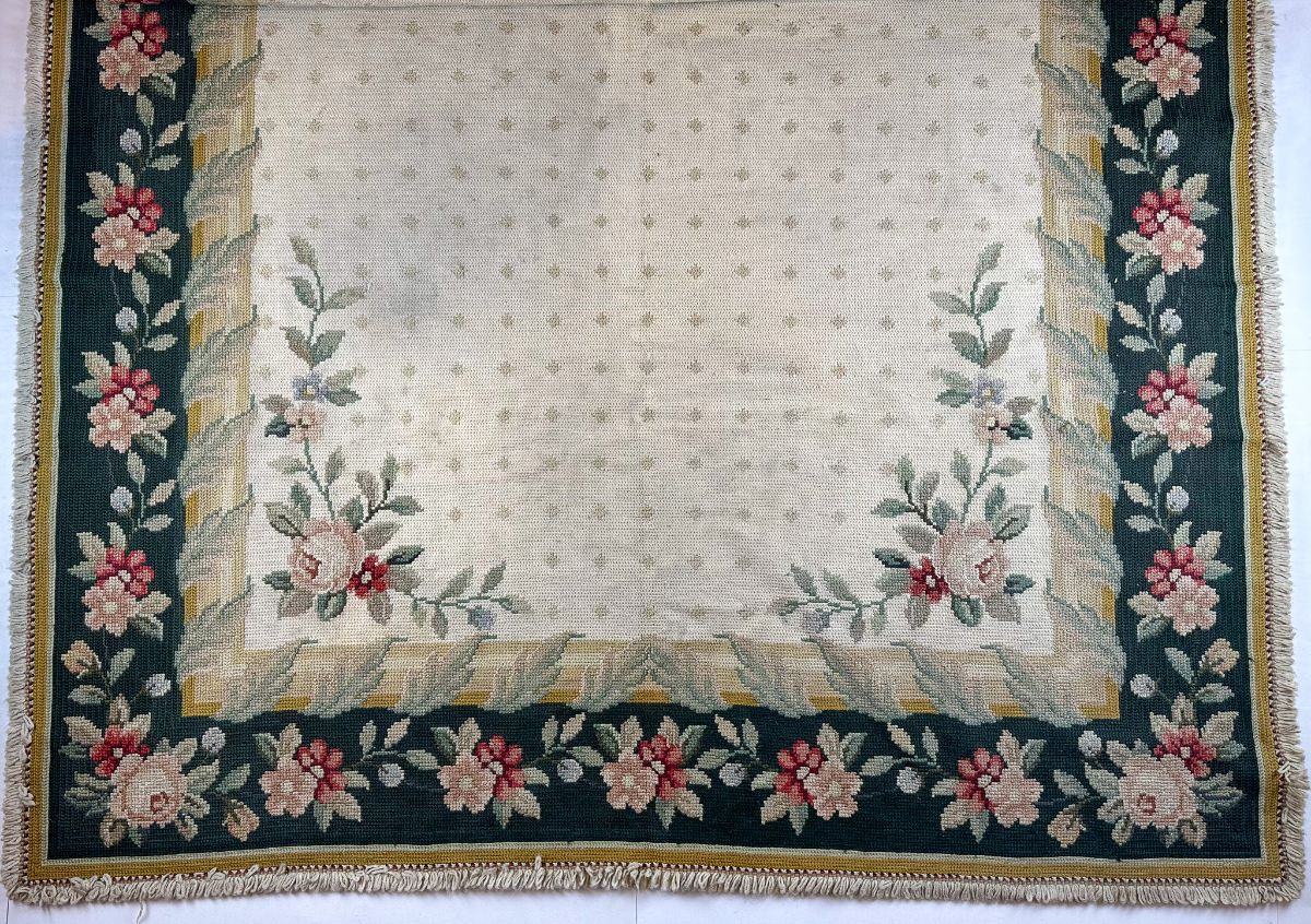 2 Tapetes de Arraiolos com a mesma decoração