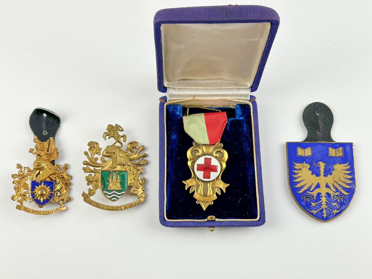 Crachás e Medalha