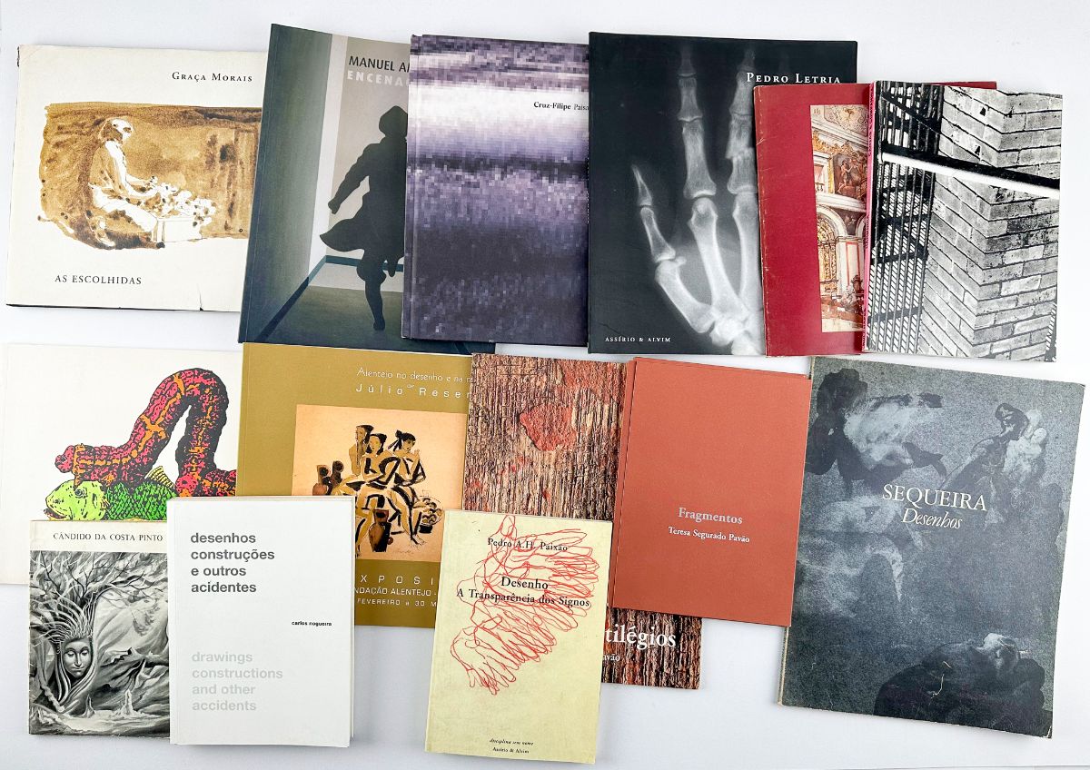 Artistas portugueses, 33 Livros e Catálogos de Exposição