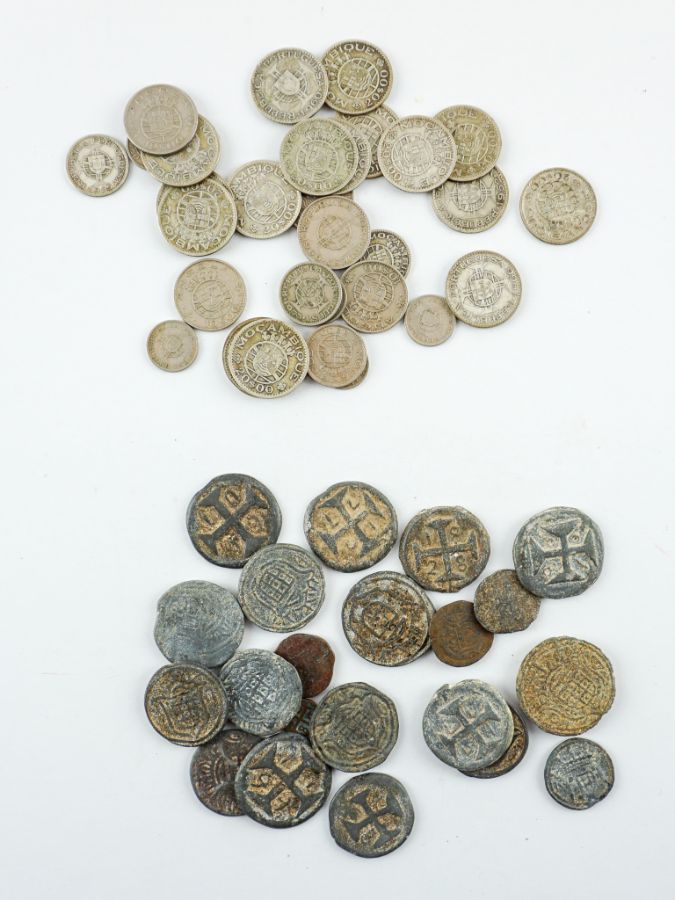Coleção muito antiga de 21 moedas da antiga India Portuguesa