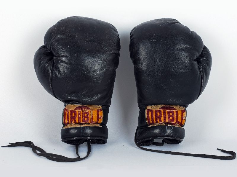 Luvas de boxe antigas