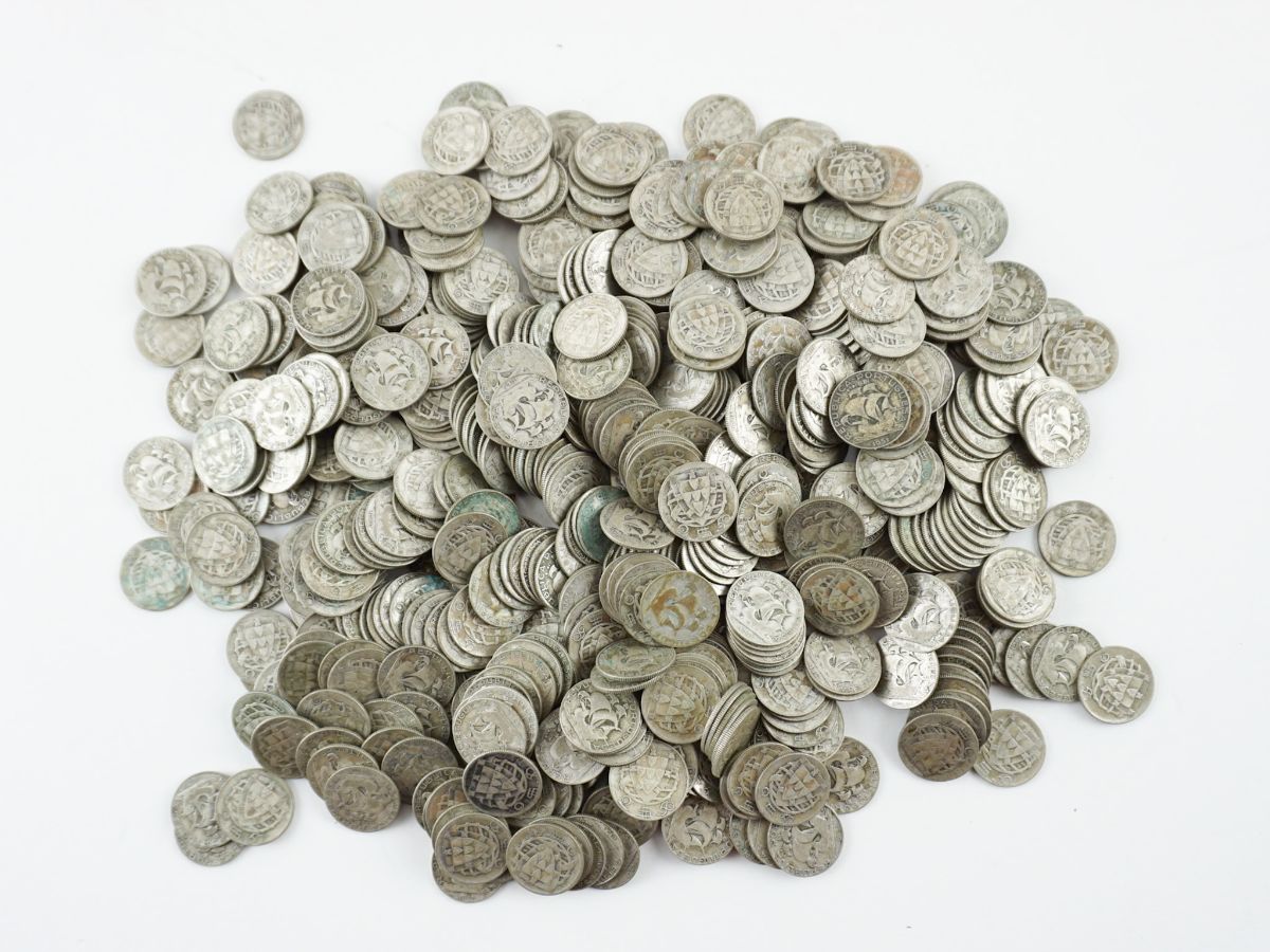 Grande coleção/acumulação de 640 moedas antigas de 2$50 em prata