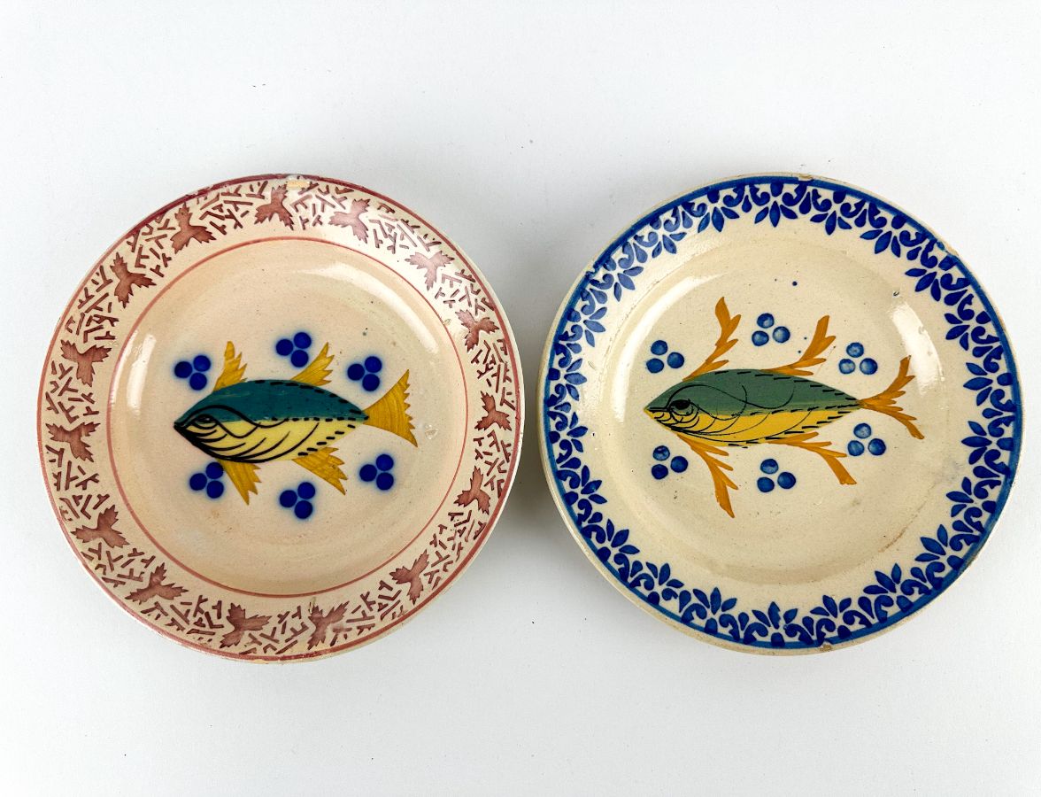 2 Pratos em faiança portuguesa