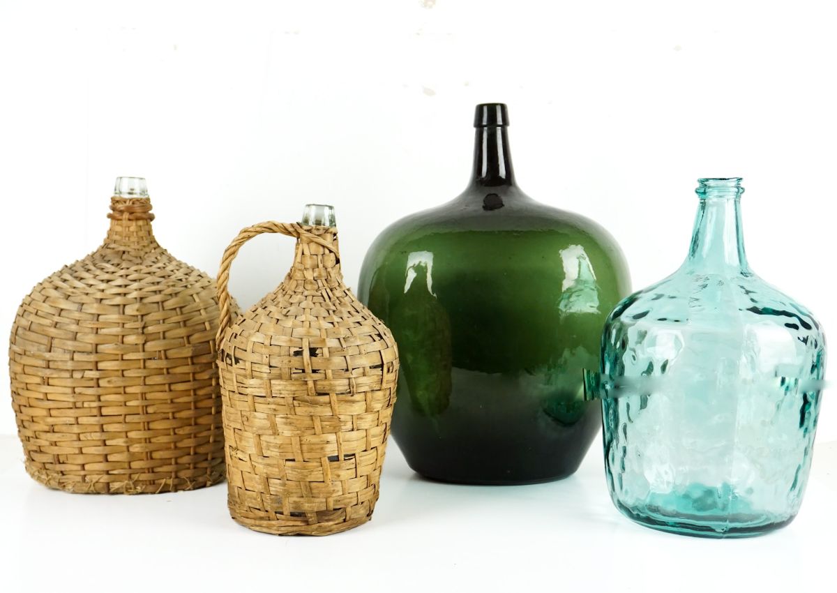 Conjunto de 4 garrafões antigos. 