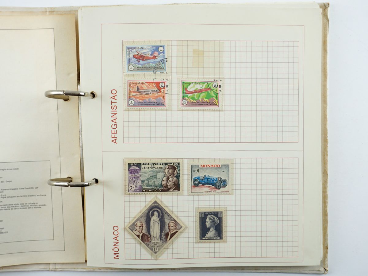 Coleção de cerca de 1200 selos de vários países mundiais