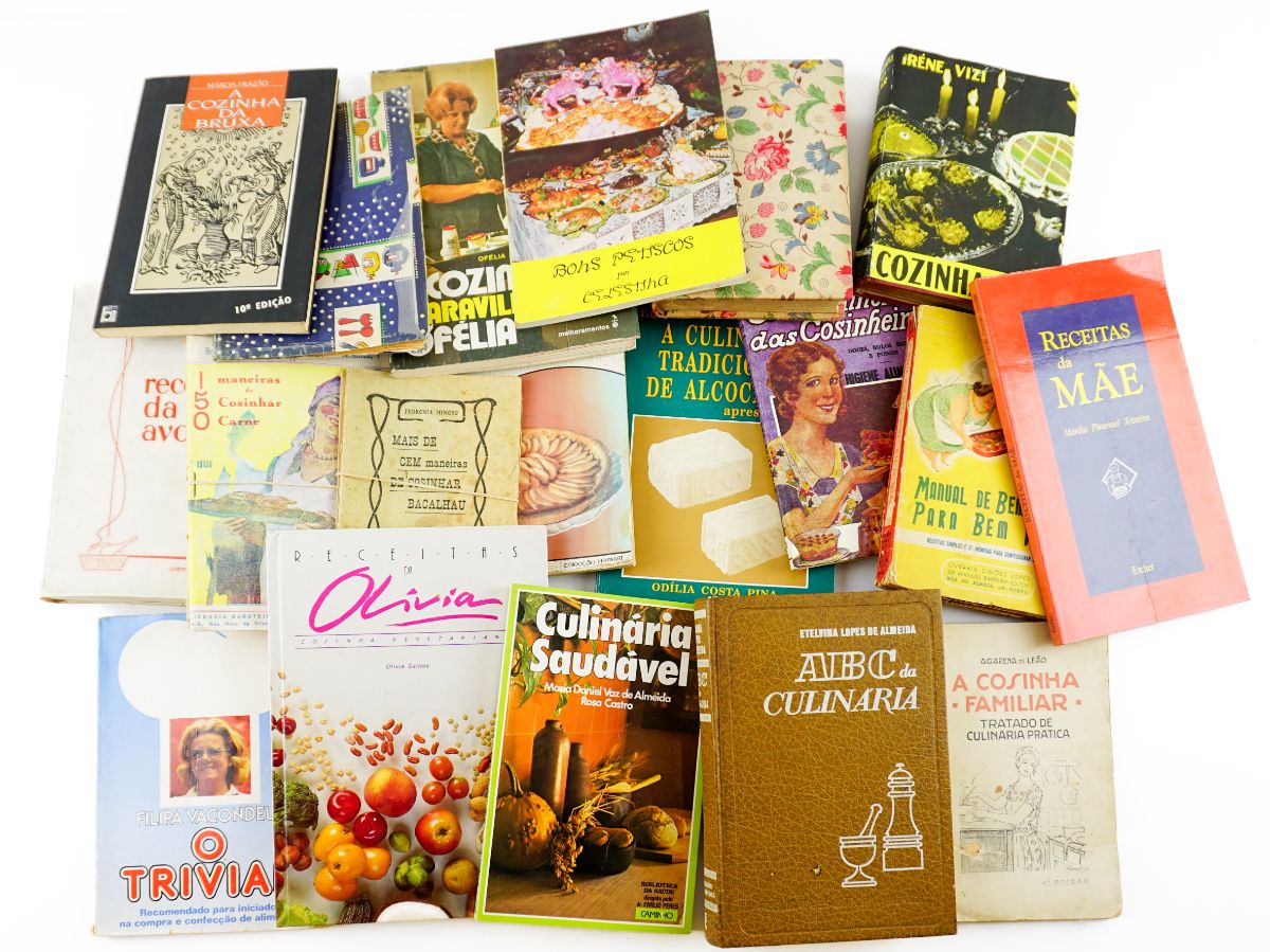 51 volumes correspondentes a 43 obras culinárias editadas no século passado