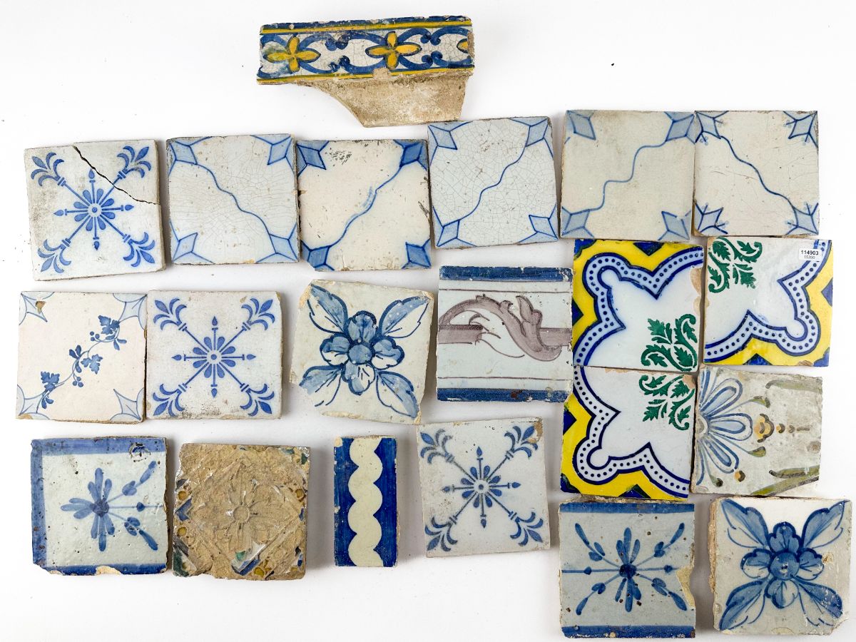 19 Azulejos do séc. XIX