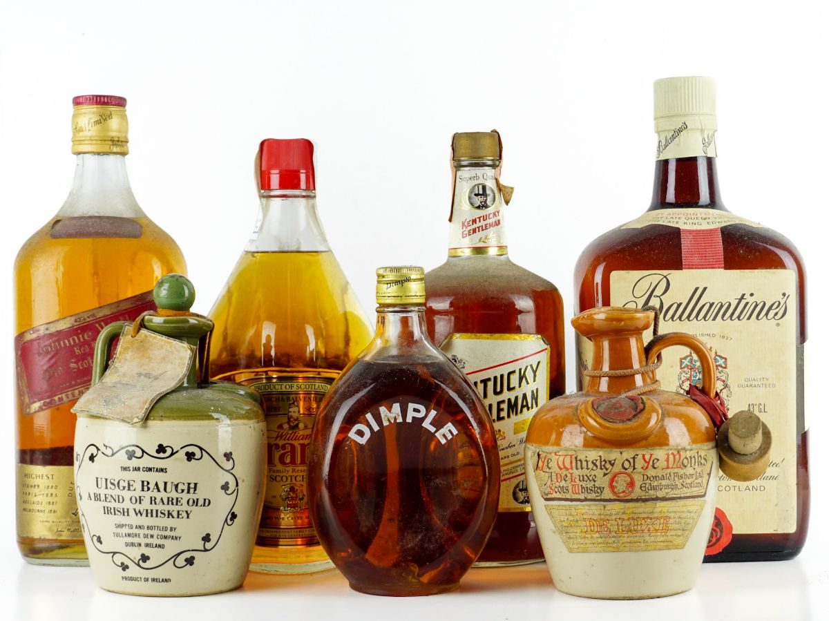 7 Garrafas de whisky