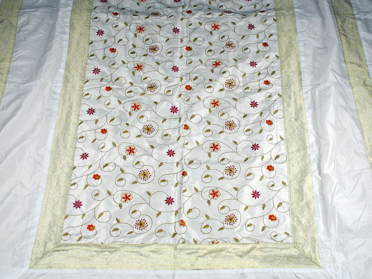 Colcha com bordados