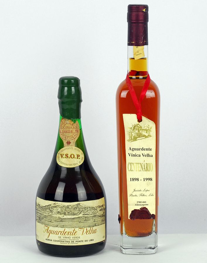2 Garrafas de Aguardente