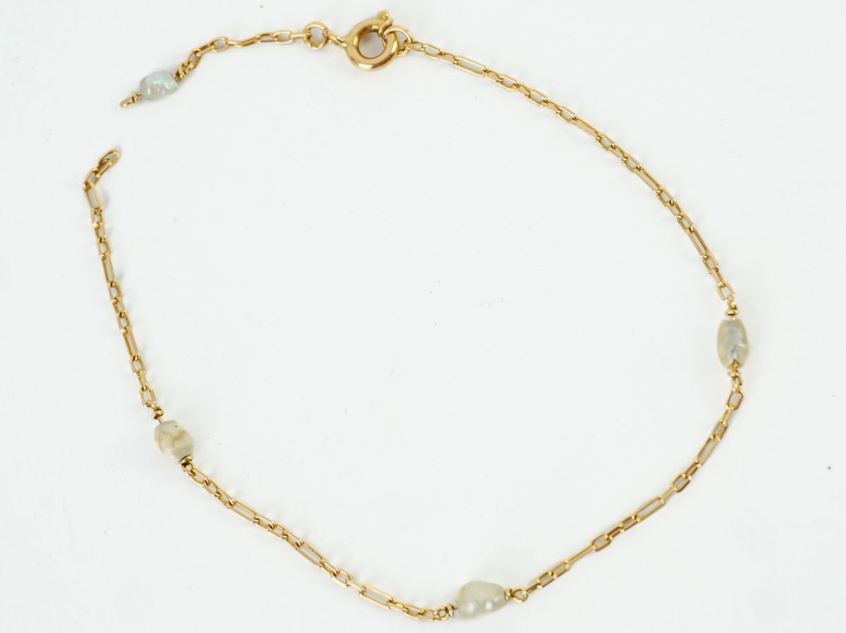 Pequena pulseira de ouro de malha