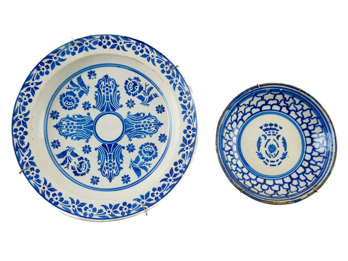 2 Pratos em faiança portuguesa