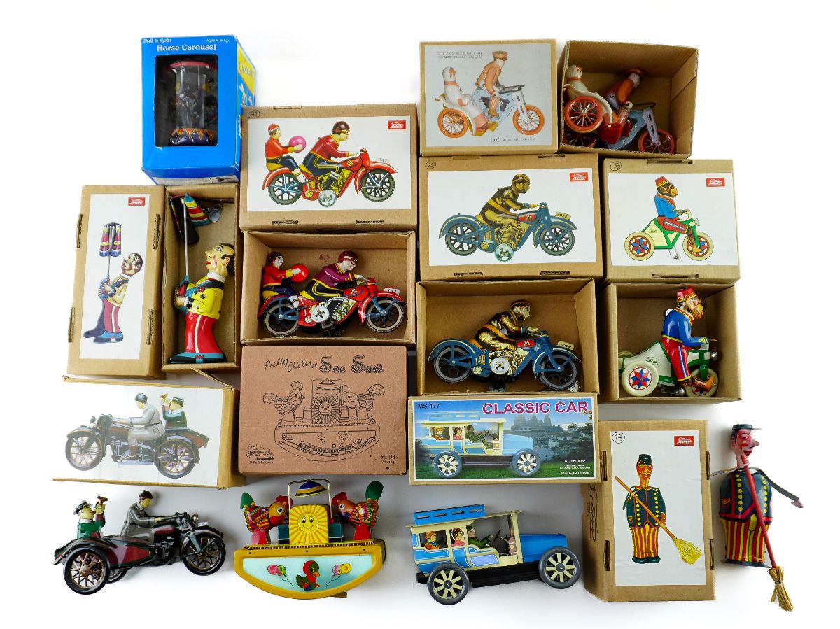 30 brinquedos em folha de flandres