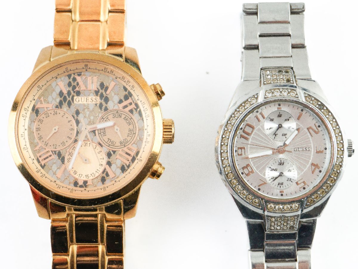 2 Relógios de pulso Guess
