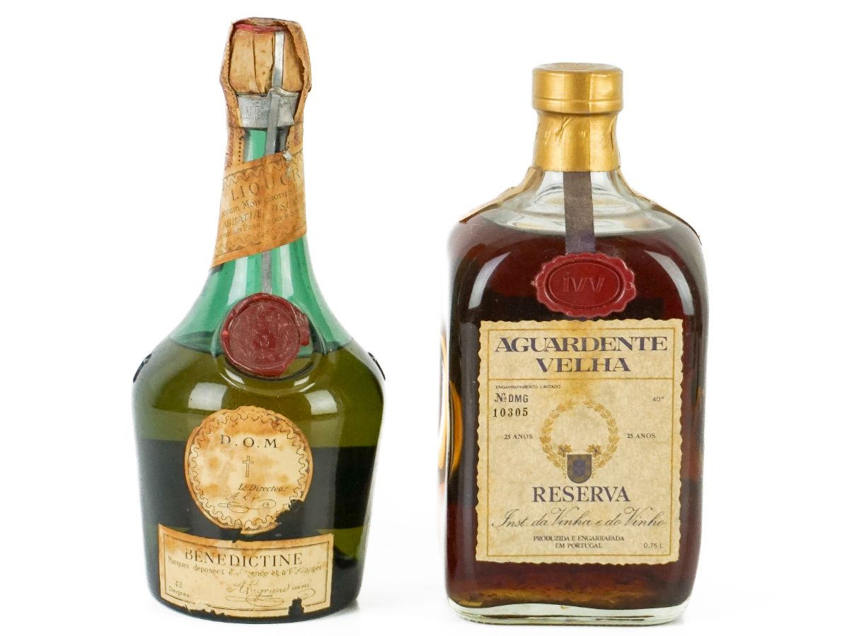 2 Garrafas de bebidas