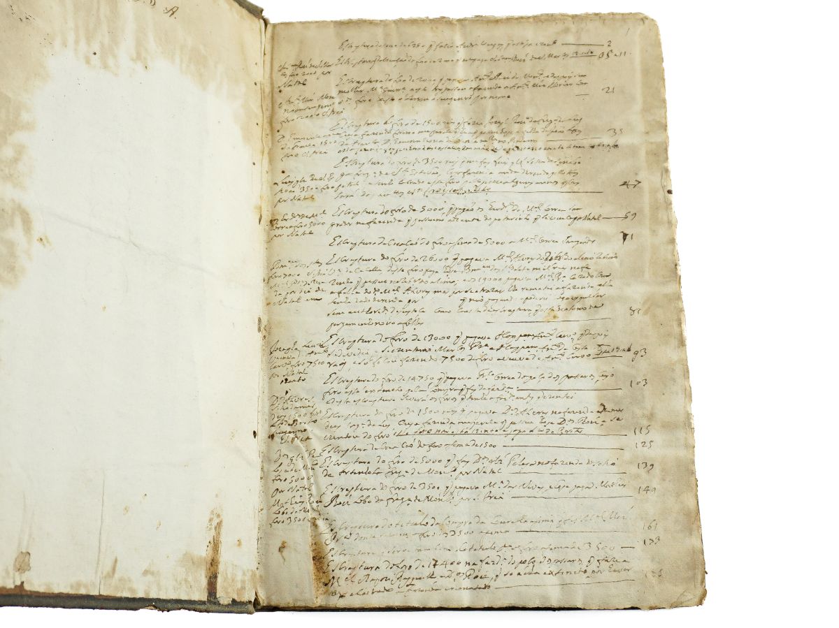 Documentos encadernados, num total de 530 páginas.