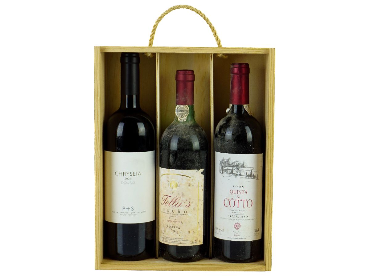 3 Garrafas de vinhos tintos selecionados