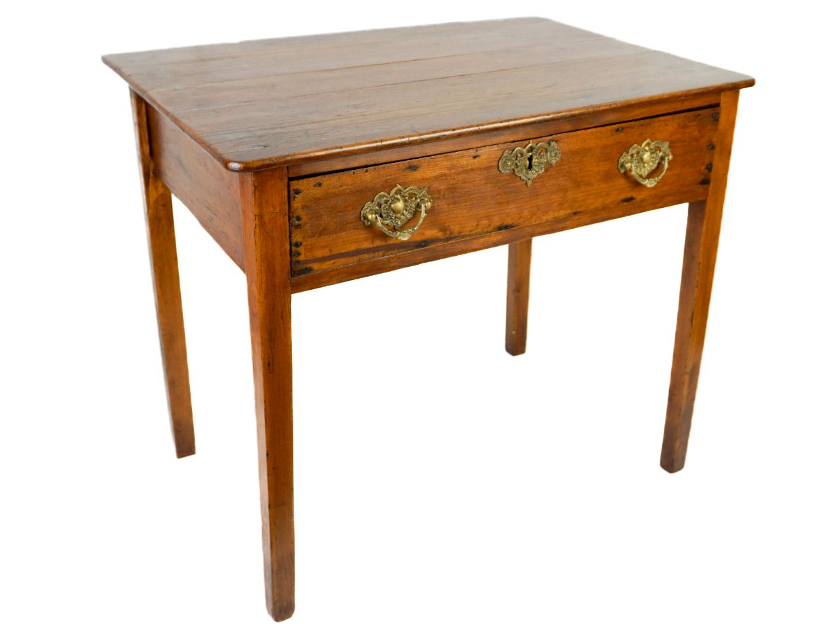 Mesa estilo D. Maria