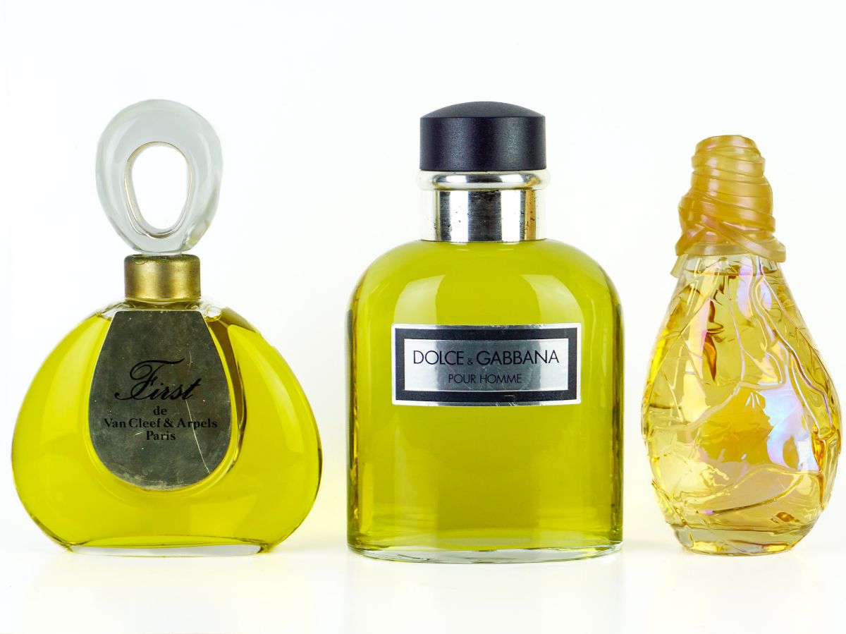 3 Frascos de perfume para exposição