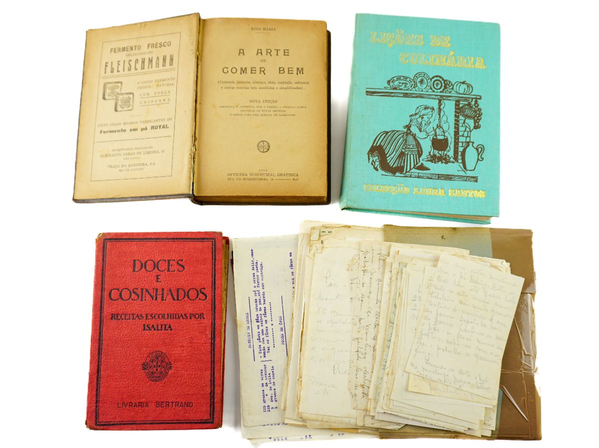 Documentos e livros sobre cozinha