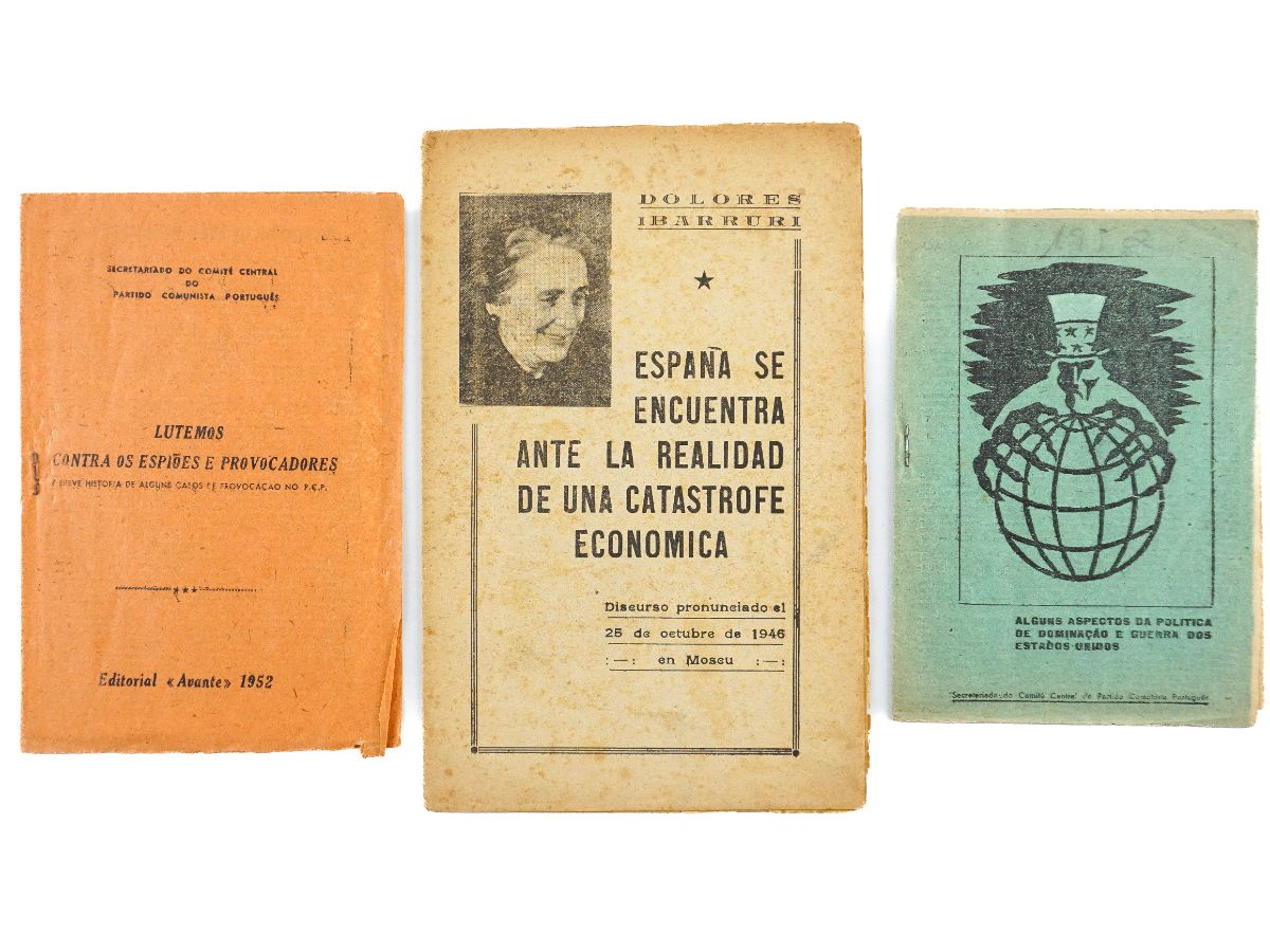 Conjunto de 3 folhetos distribuídos pelo Partido Comunista Português