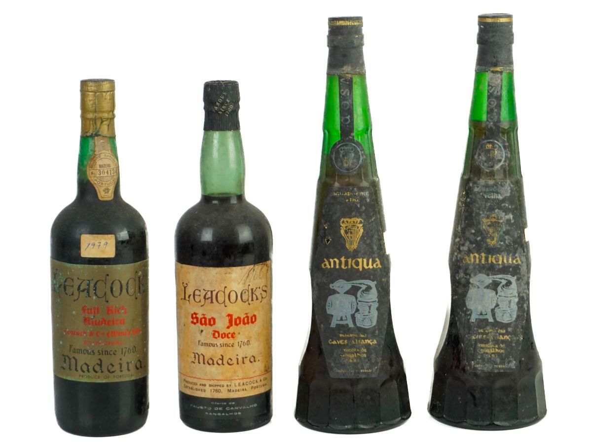 4 Garrafas diversas