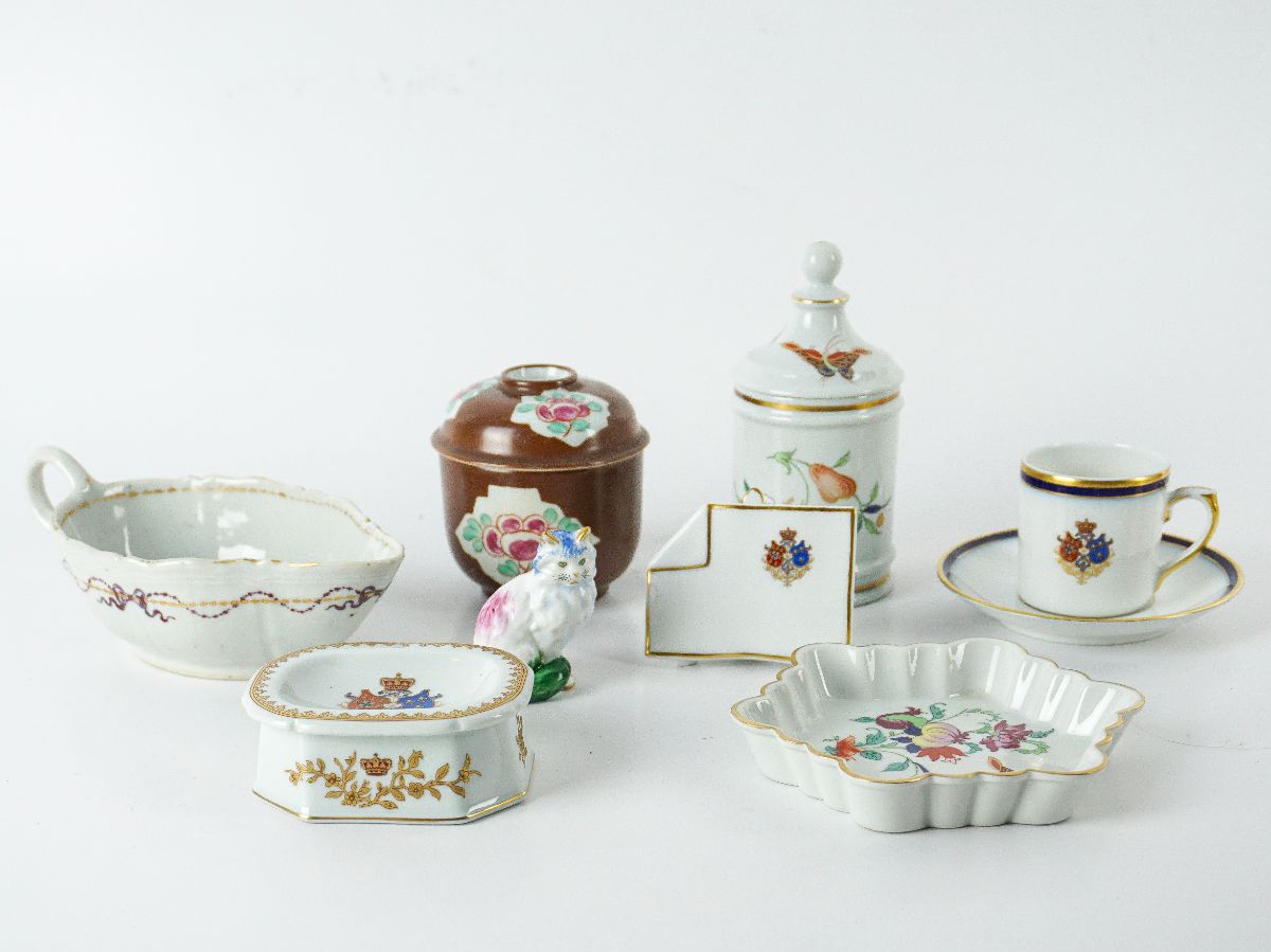8 Peças em porcelana