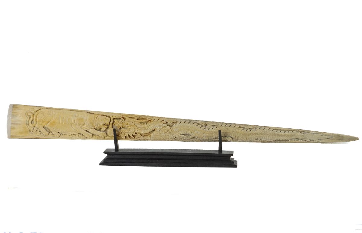 Presa de peixe-espada esculpida