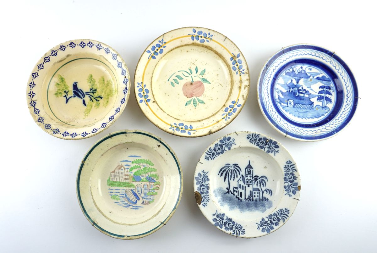 5 Pratos em faiança portuguesa