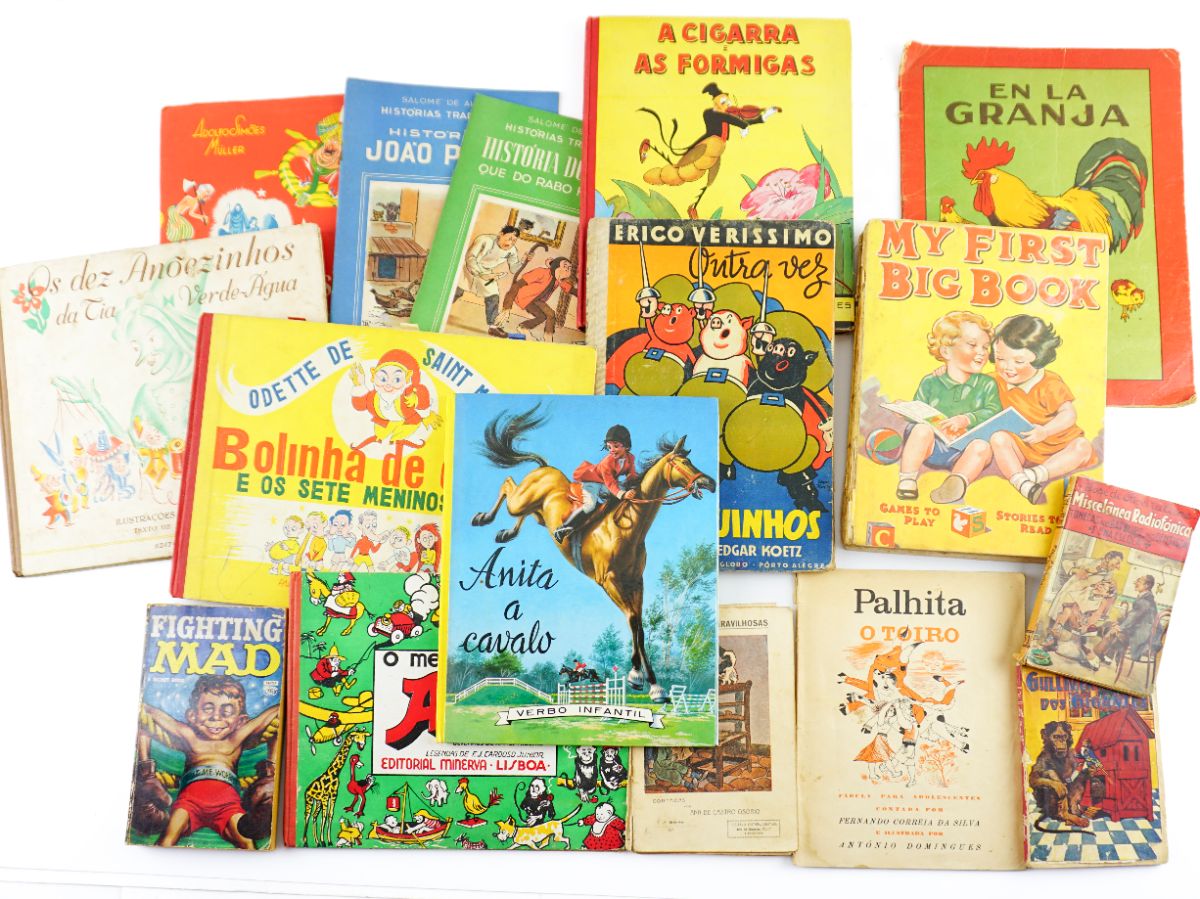 Extenso conjunto de livros para crianças